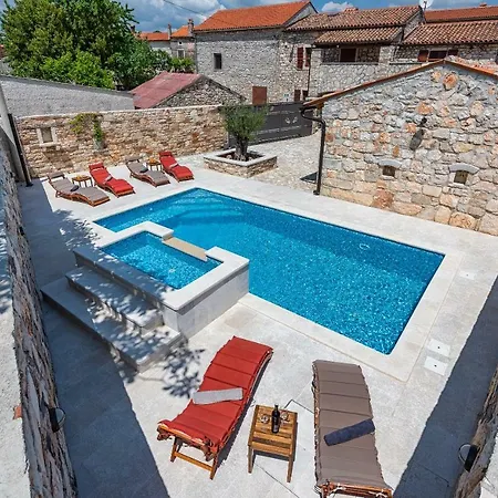 Casa Di Roccia Marčana