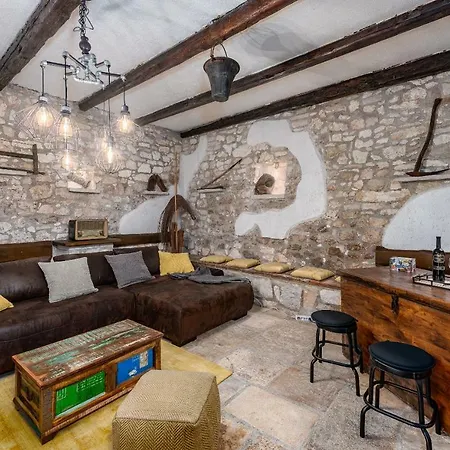 Casa Di Roccia * Marcana