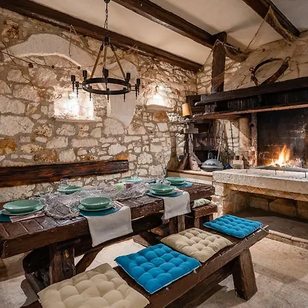 Casa Di Roccia * Marcana