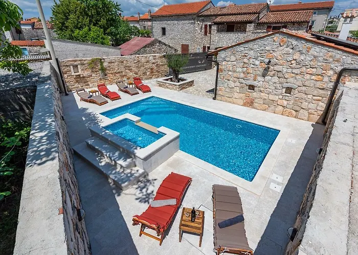 Casa Di Roccia Marcana