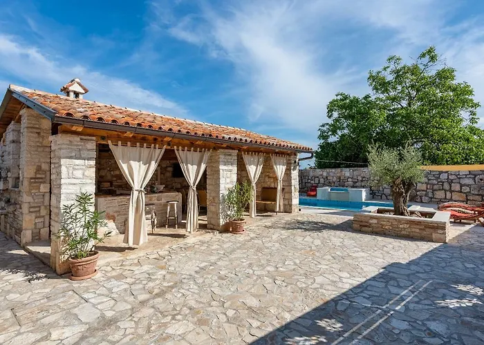 Casa Di Roccia Marcana