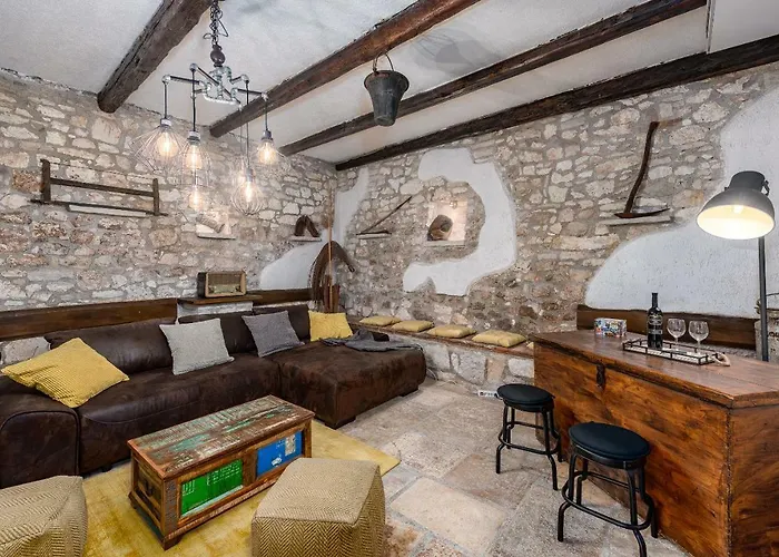 Casa Di Roccia * Marcana