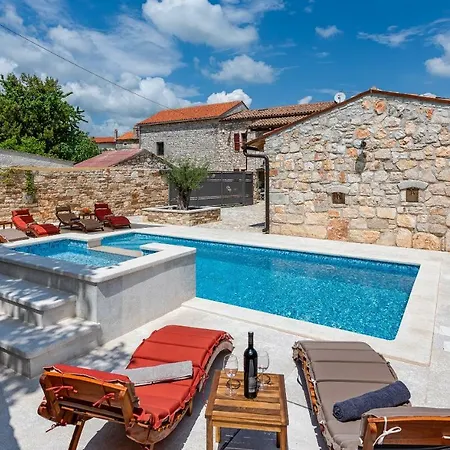 Casa Di Roccia *